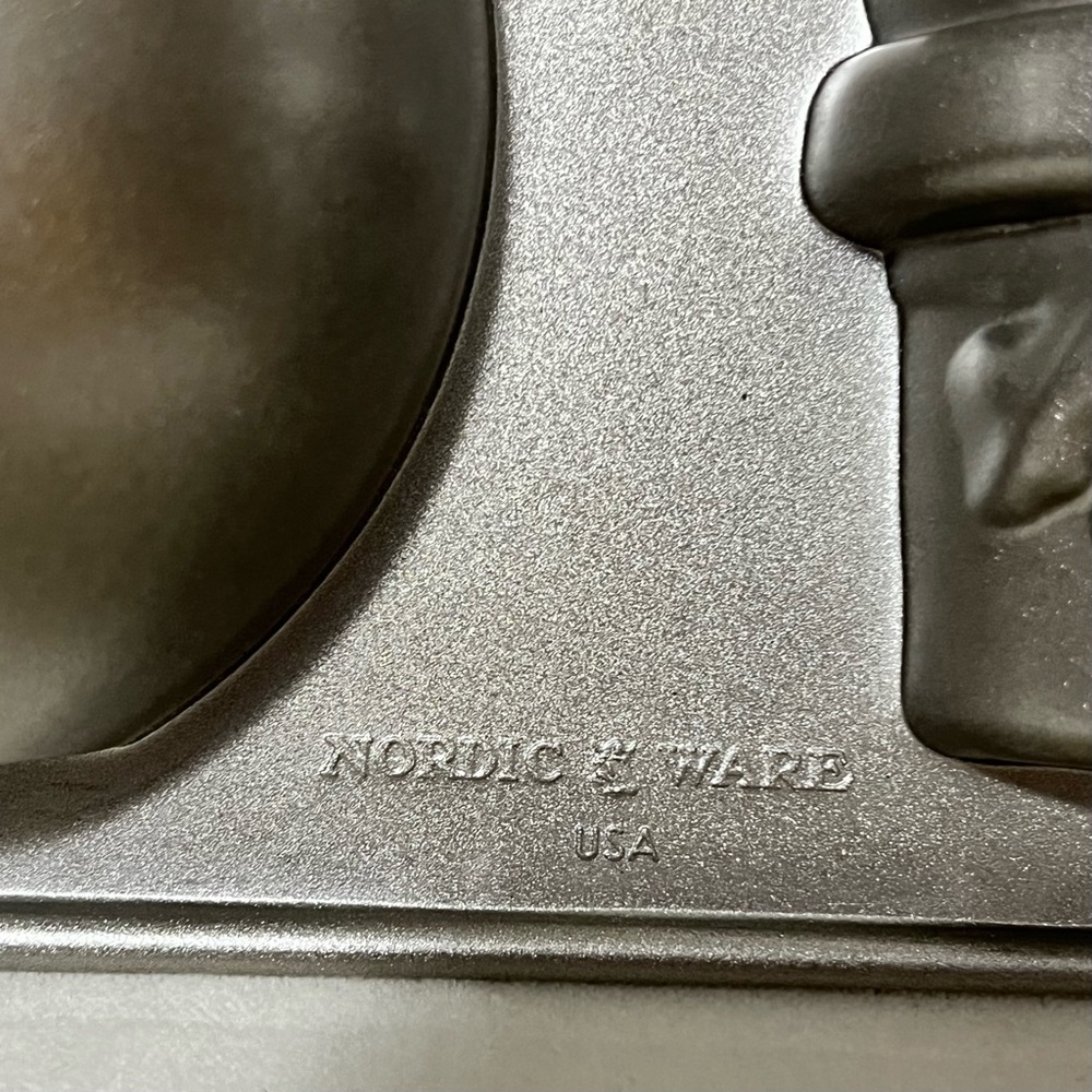 NWOT Nordic Ware Metallic Snowman Baking Mold - Picture 3 of 8